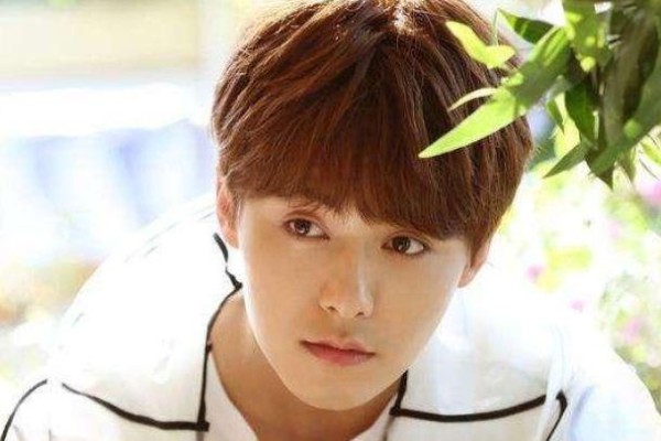 “农村出身”的4位当红明星，赵丽颖励志，而他则让人心疼！