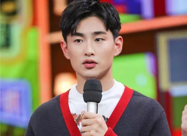 娱记在线：肖战资源很好？王彦霖私下？李溪芮难红？梅婷喜欢搜索自己的名字？汪峰和粉丝互动？