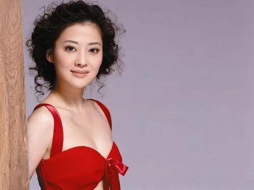 娱记在线：肖战资源很好？王彦霖私下？李溪芮难红？梅婷喜欢搜索自己的名字？汪峰和粉丝互动？