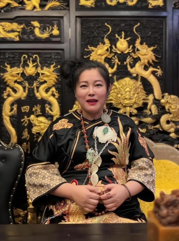 44岁女演员于娜回应容貌变化过大 身材走样引热议