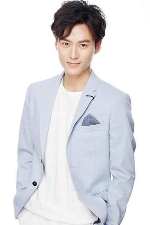 他被明星老板坑了7年，低谷时因赵丽颖的推荐，如今片约不断