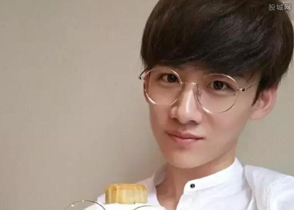 白敬亭关晓彤什么关系
