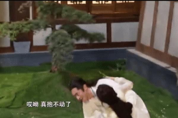 男星为啥不想跟赵丽颖拍亲密戏，林更新一针见血，华哥：沉默是金