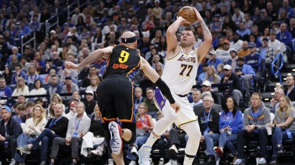 外婆1米5，杰伦和他的弟弟都打进了NBA