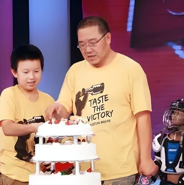 “英达家族内讧：巴图子女改姓宋引爆豪门恩怨”