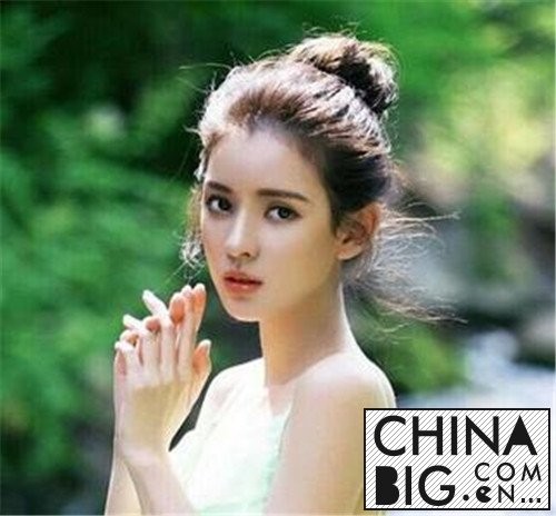 张予曦退出一年级只因不想连累万国鹏 张予曦家庭背景曝光