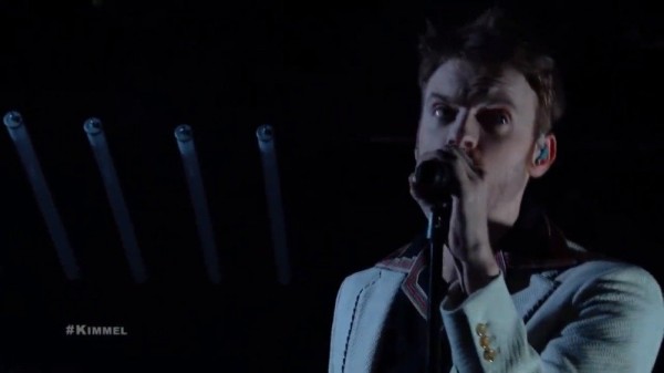 站在Billie Eilish背后的男人 - Finneas