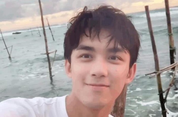 吴磊16岁童年照曝光，成片现“男友臂”，网友：太刚了