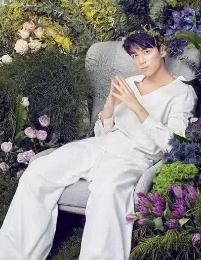 吴磊16岁童年照曝光，成片现“男友臂”，网友：太刚了