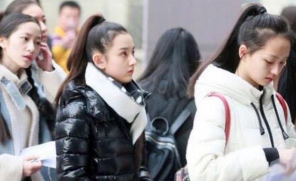 吴磊宋祖儿中戏过三试，吴磊孤身排队，宋祖儿却跟身边人畅聊
