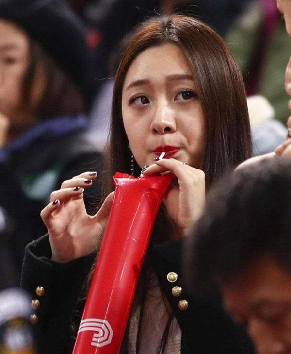 为男篮比赛错过爱女降生！3次拿到CBA总冠军，娇妻颜值不输明星