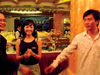 黄健翔离婚和张靓颖有关？