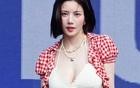 水弹女神！白得发光，大得晃眼