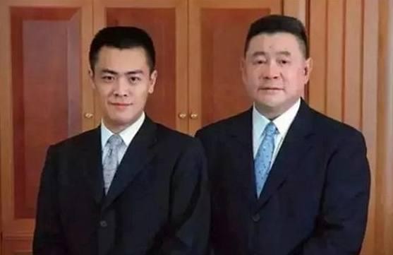 甘比儿子越来越像刘銮雄，难怪大刘分给他的财产要比刘鸣炜多！