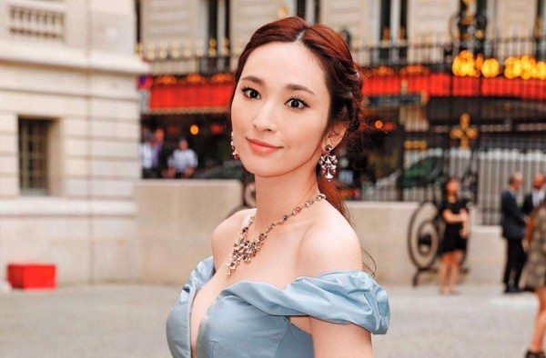 吴佩慈怀四胎