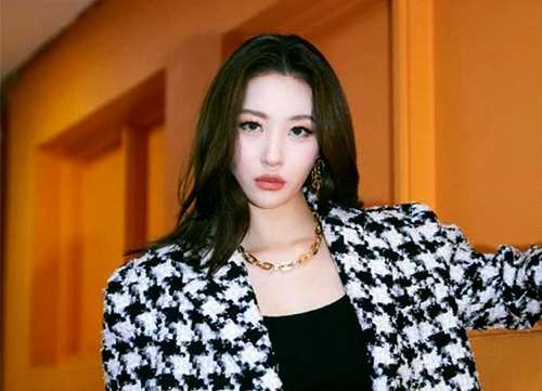 宣美否认隆胸传闻是怎么回事？终于真相了，原来是这样！