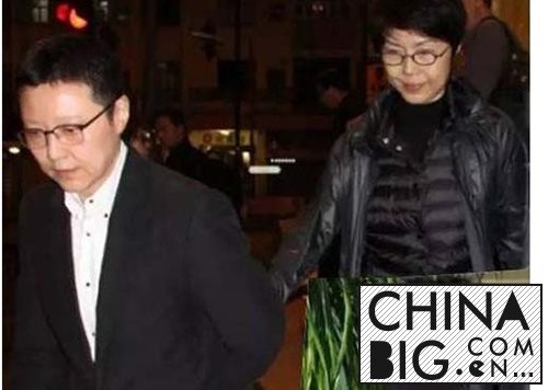 关菊英和周伟利关系曝光 关菊英为什么和前夫离婚？