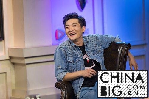 陆毅与郭京飞是什么关系？ 郭京飞称陆毅是两面派？