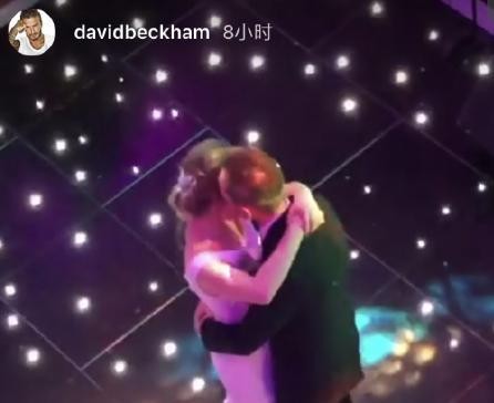 小七和兄弟姐妹们大合影被指颜值逆天，她的站位更值得称赞