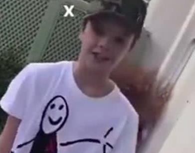 小七和贝嫂联手设计的慈善服装出镜，杨幂在电视剧穿着