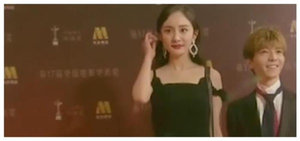 明星最萌身高差，何炅被夹在中间，而她像童话里的小矮人
