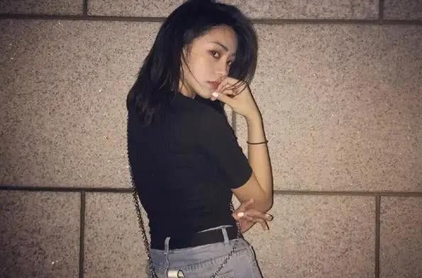 《青春有你2》谢可寅身世曝光，亲近的家人都去世了，真让人心酸