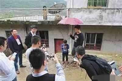 因长得像马云走红，获马云资助还住进别墅，如今已发福不像马云