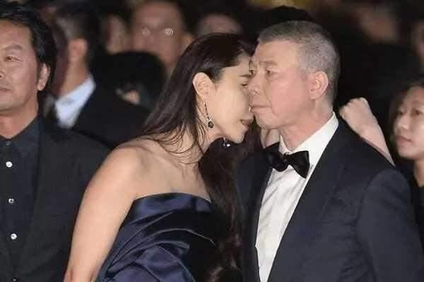 范冰冰冯小刚关系成谜，他说李晨“捡垃圾”, 网友：同情李晨