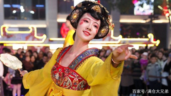 人生选择题：“不倒翁小姐姐”该不该进娱乐圈