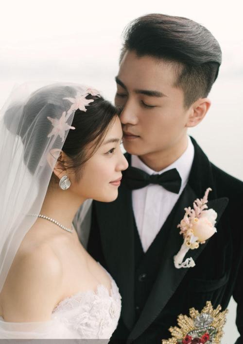 小龙女人设崩塌！陈妍希被曝婚前出轨已婚男，清纯形象几近毁灭！