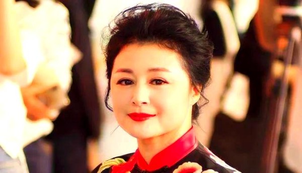 揭秘娱乐圈背后不为人知的亲属网络