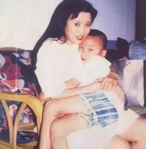 丁嘉丽孙红雷什么关系 结婚了吗？大11岁离过两次婚的女人被征服了
