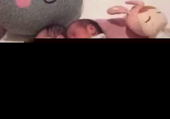 张杰为女儿唱歌，哄宝宝入睡，甜蜜温馨画面曝光