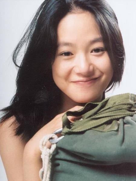 其经历却堪称离经叛道，更甘愿把初婚献给大15岁的他