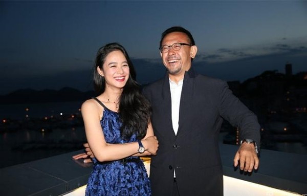 其经历却堪称离经叛道，更甘愿把初婚献给大15岁的他