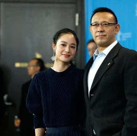 其经历却堪称离经叛道，更甘愿把初婚献给大15岁的他