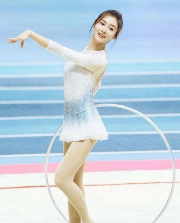 美娜北漂5年，身价200万坐拥北京别墅，网友：她有个好男友