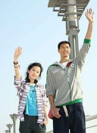 盘点那些年易建联追过的女生, 铁血男子也曾柔情过!