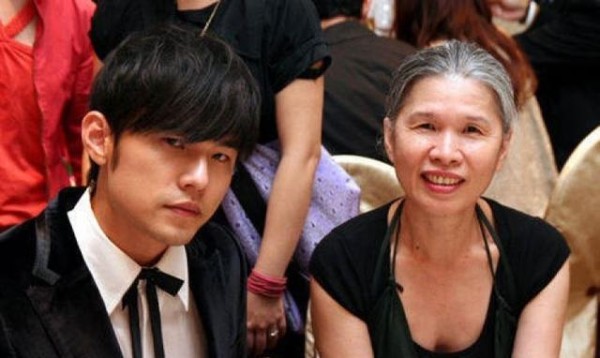 黄秋生寻亲记后续，单亲长大如何养成大明星？
