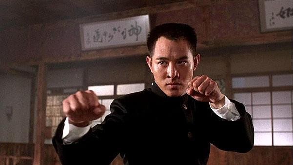 巩俐出演郎平国籍遭议，演员换国籍是否正确，成龙大哥曾这样说