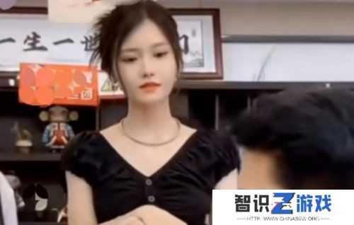 小杨嫂已退出三只羊公司，疑与小杨哥婚变，岳父回应：一生很短照顾好自己