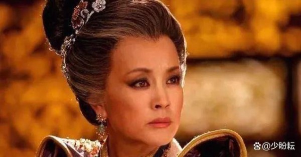 武则天与李显：权谋斗争下的皇位争夺