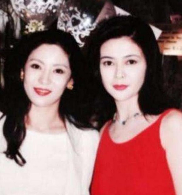 被亲妈卖到歌舞厅，嫁富豪受宠35年，刘德华用一生守护她