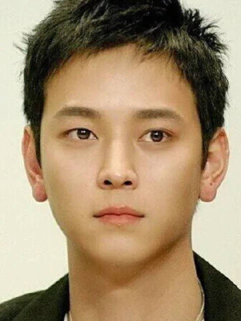 YG娱乐回应BLACKPINK成员朴彩英与姜栋元差距16岁的恋情传闻：因为两人在很多方面都有很多不同……