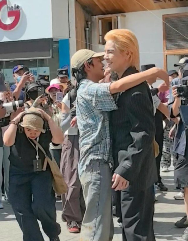向佐和丁真站一块都清新了 高原拍摄趣事多