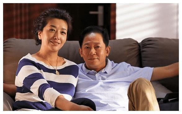 曾和王志文因戏生情，却转身闪婚高曙光，今年过半百风韵犹存