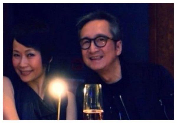 真情真意的明星夫妻，相爱39年无绯闻，今56岁越来越有夫妻相