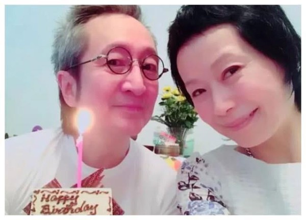 真情真意的明星夫妻，相爱39年无绯闻，今56岁越来越有夫妻相