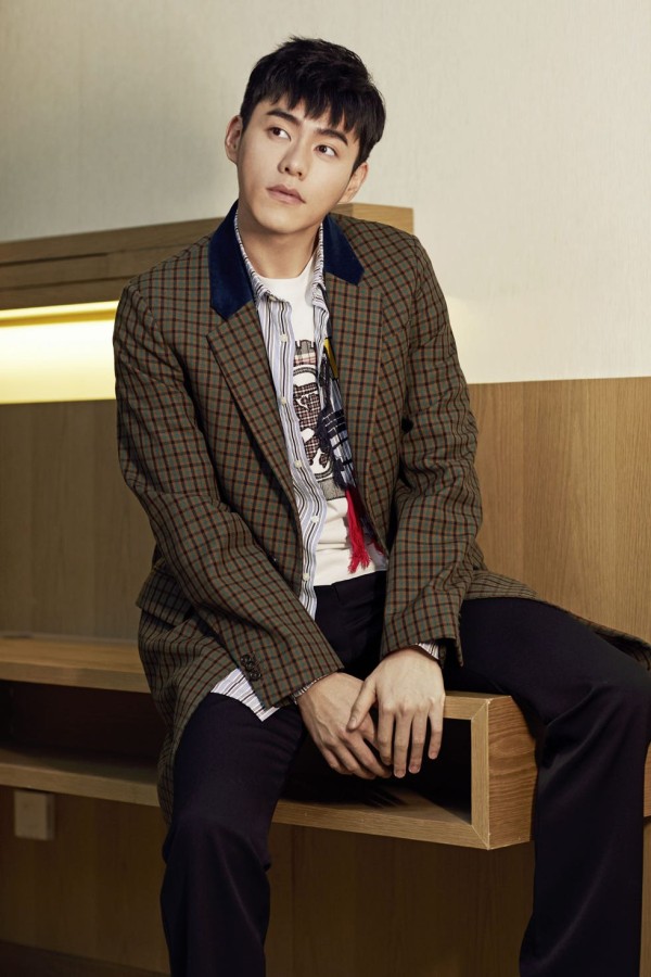 Suit, White-collar worker, Outerwear, Businessperson, Blazer, Sitting, Tie, Formal wear, 