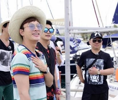 你永远不会知道一个男星有多矮！直到你看到他和另一个男星同框！